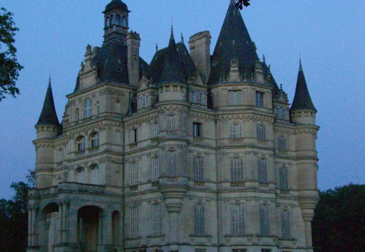 Le château de Bon Hotel vers Ligny le Ribault