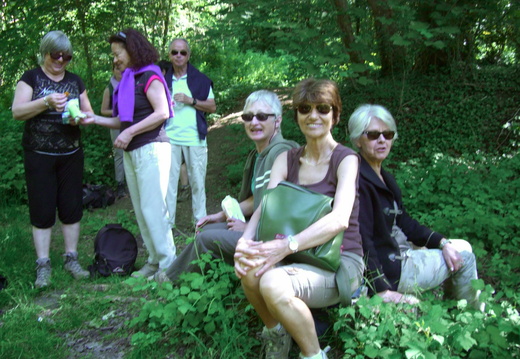 Le gang des lunettes noires en pause-café