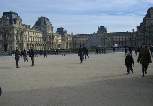 5866 la cour du Louvre