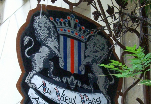 22_enseigne de restau rue Chanoinesse 4e