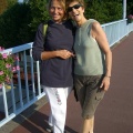 2 nymphettes sur un pont