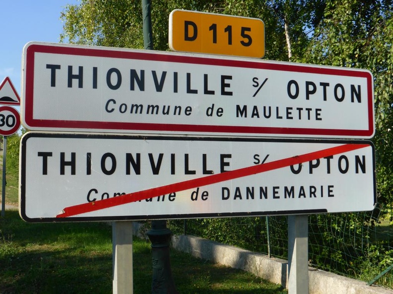 Partage entre deux communes (78).JPG
