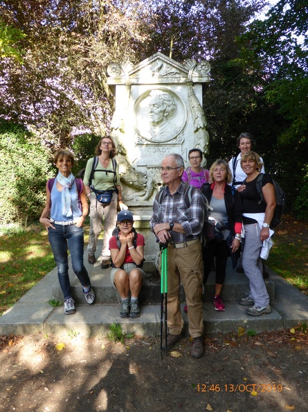 10_Pause photo au monument de Jean-Baptiste Corot.JPG