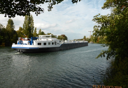 13  Super-tanker fluvial sur la Seine