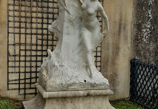 131033 Statue par  Corot