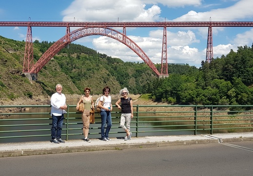 Sur la route de Vic-sur-Cère